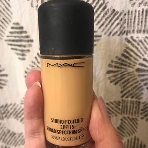 MAC broad spectrum foundation